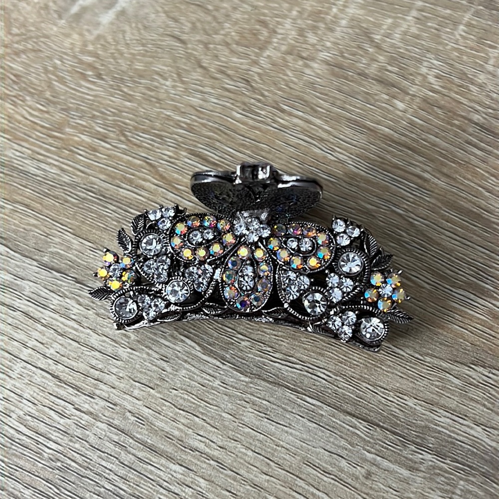 Rhinestone claw clip